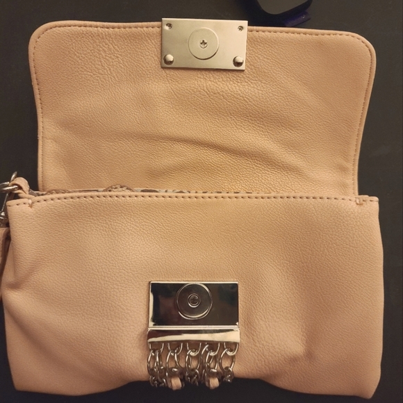 Beautiful Light Pink Genuine Letter Jennifer Lopez JLO wristlet - Picture 3 of 4